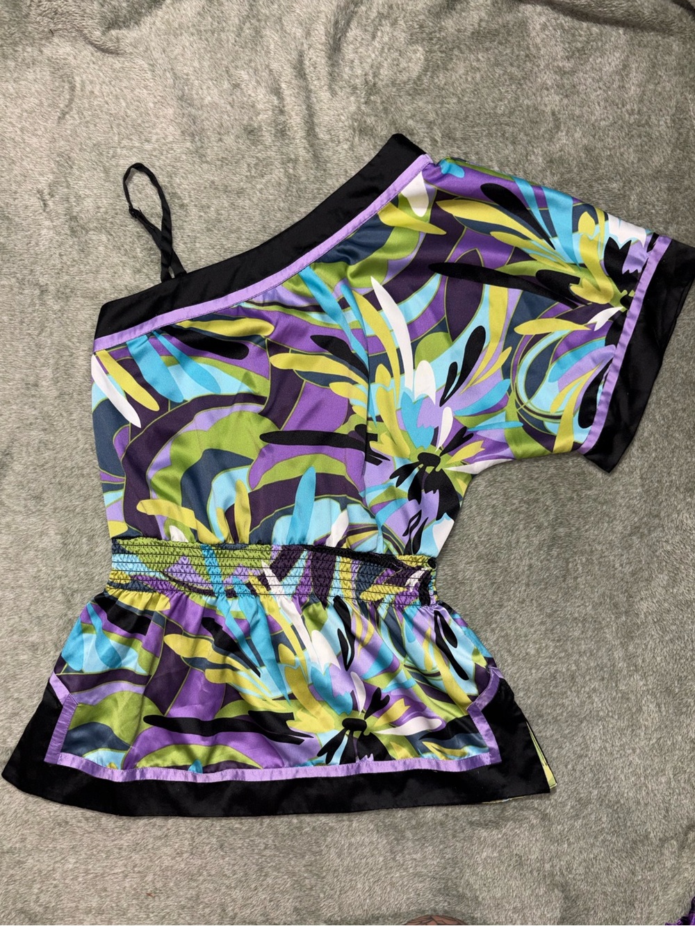 2000’s Iz Byer women’s one shoulder top size small